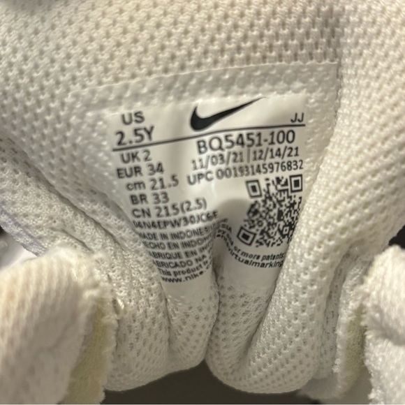 Professionally Bedazzled silver and blue Nike White Youth Sneakers (2.5Y) - Picture 4 of 5